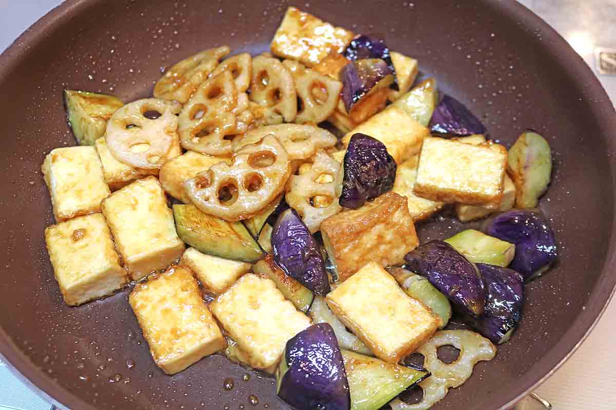 「なすとれんこんの厚揚げ照り焼き」レシピ