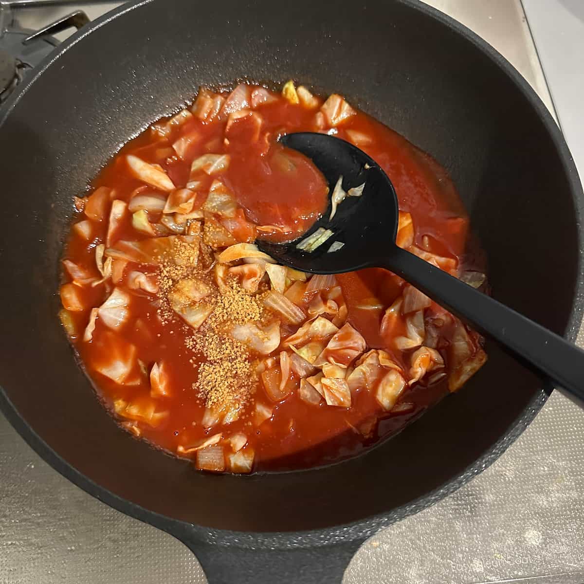 とろとろ卵とチーズのトマトスープで朝ごはん 煮てるところ