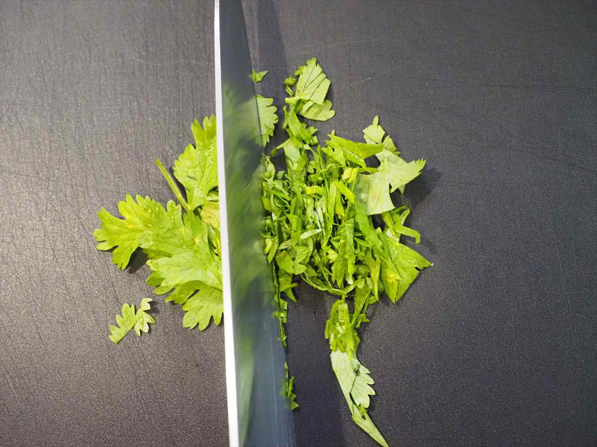 水晶鶏のパクチー納豆和え