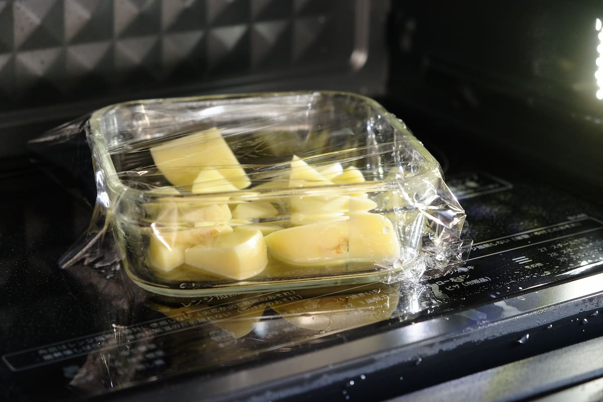 秋鮭ときのこのクリーム煮 工程1