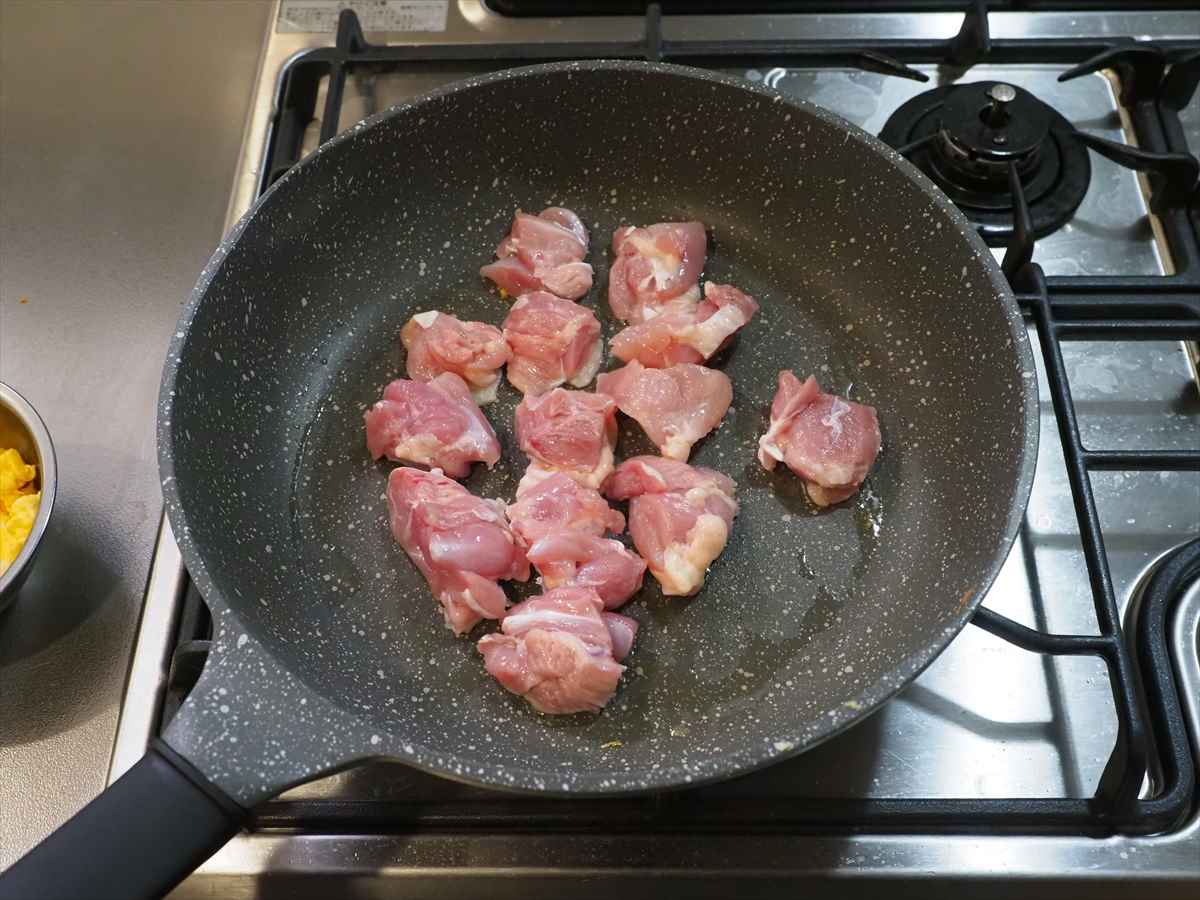 鶏もも肉とふわふわたまごのチリソース炒め