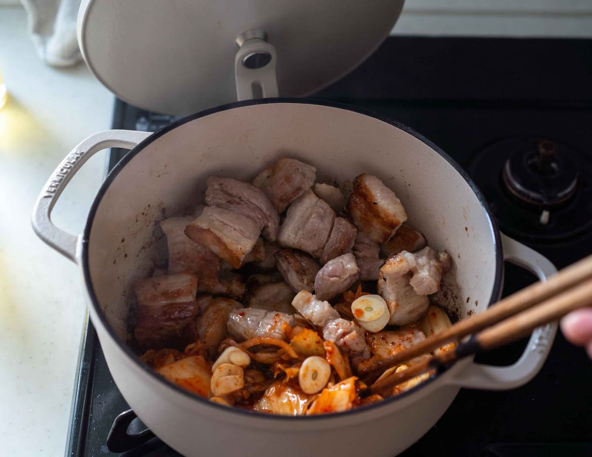 豚バラ肉とじゃがいものみそキムチ煮作り方