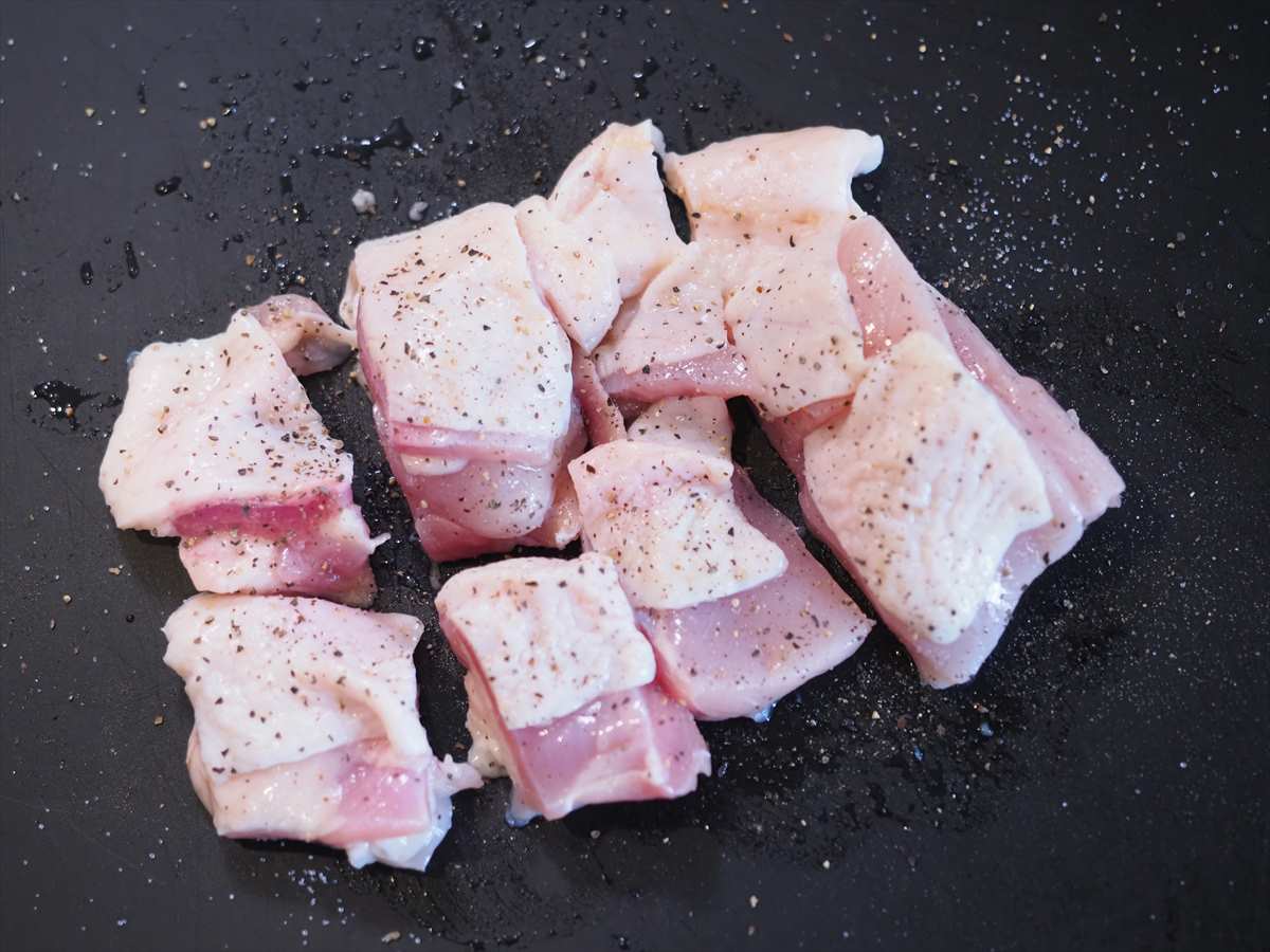 電子レンジでお一人様、たっぷりチキンのスパイシーカレー