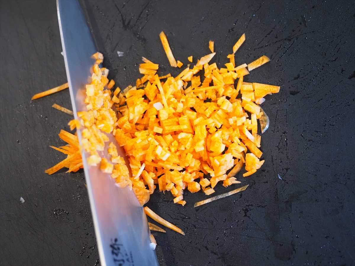電子レンジでお一人様、たっぷりチキンのスパイシーカレー