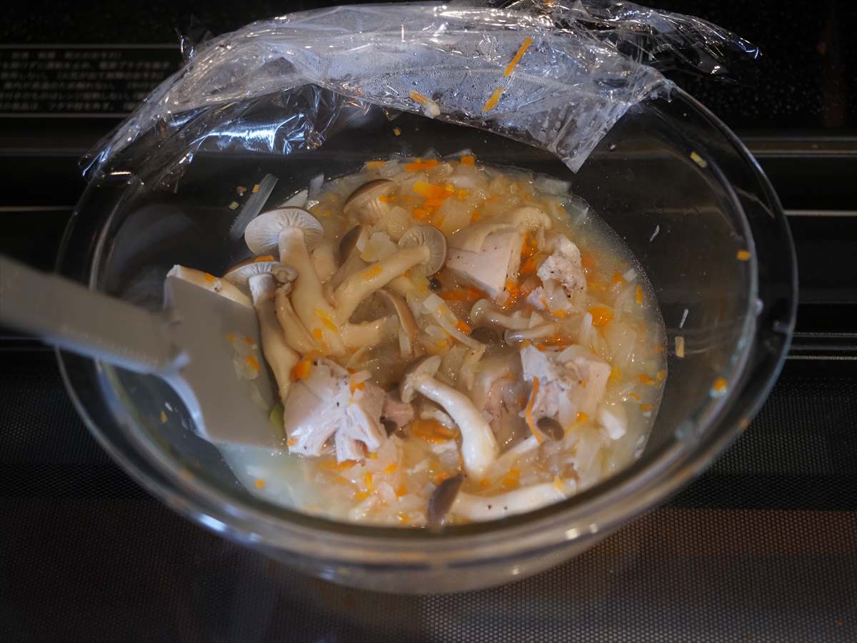 電子レンジでお一人様、たっぷりチキンのスパイシーカレー