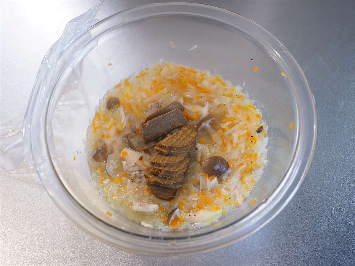 電子レンジでお一人様、たっぷりチキンのスパイシーカレー