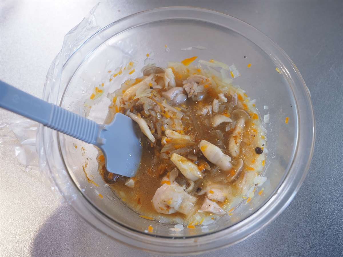電子レンジでお一人様、たっぷりチキンのスパイシーカレー