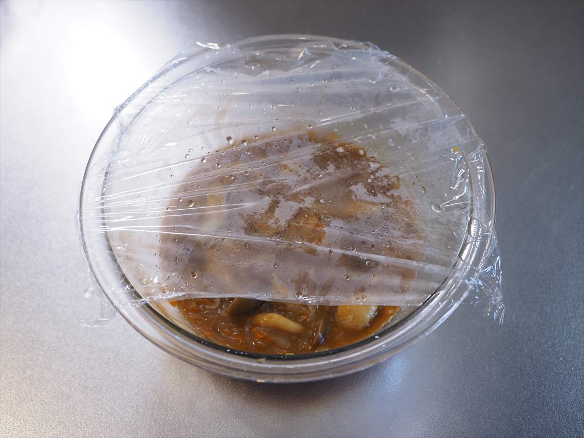 電子レンジでお一人様、たっぷりチキンのスパイシーカレー