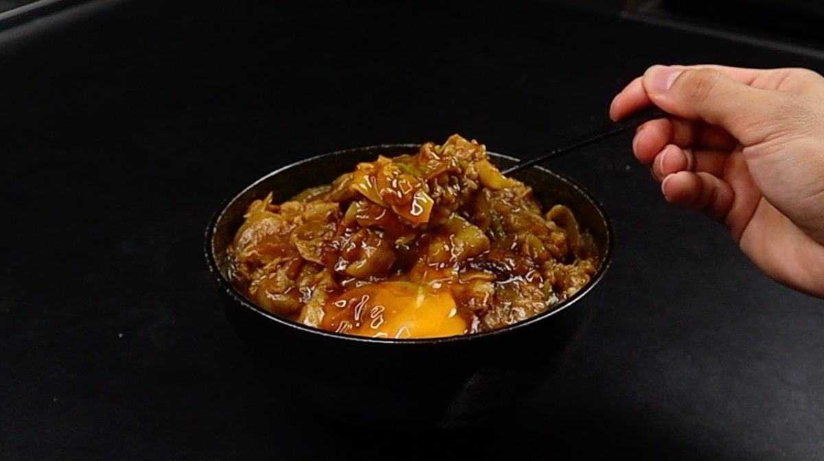 だれウマ　カレー丼　完成