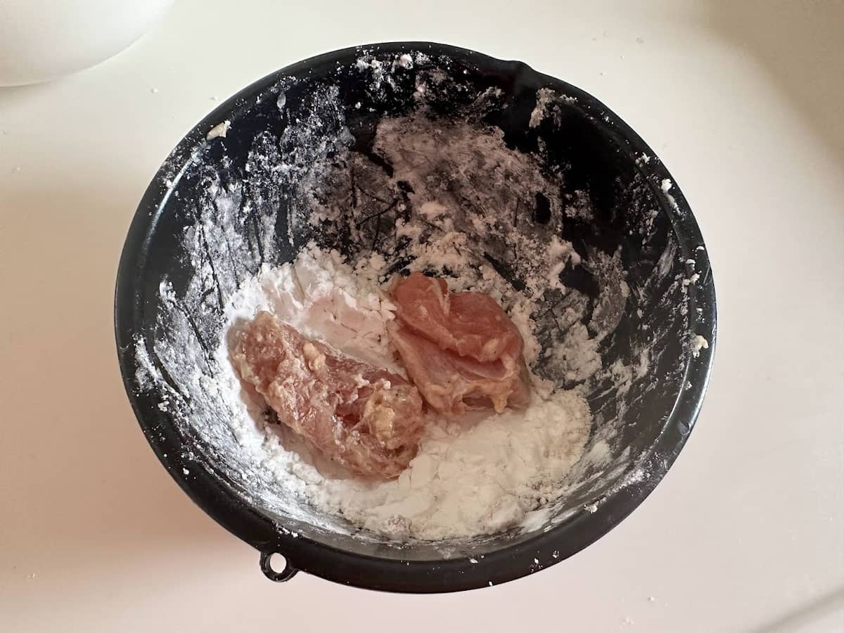 から揚げは薄力粉で作る？それとも片栗粉？3種類の衣づけで違いを徹底比較！