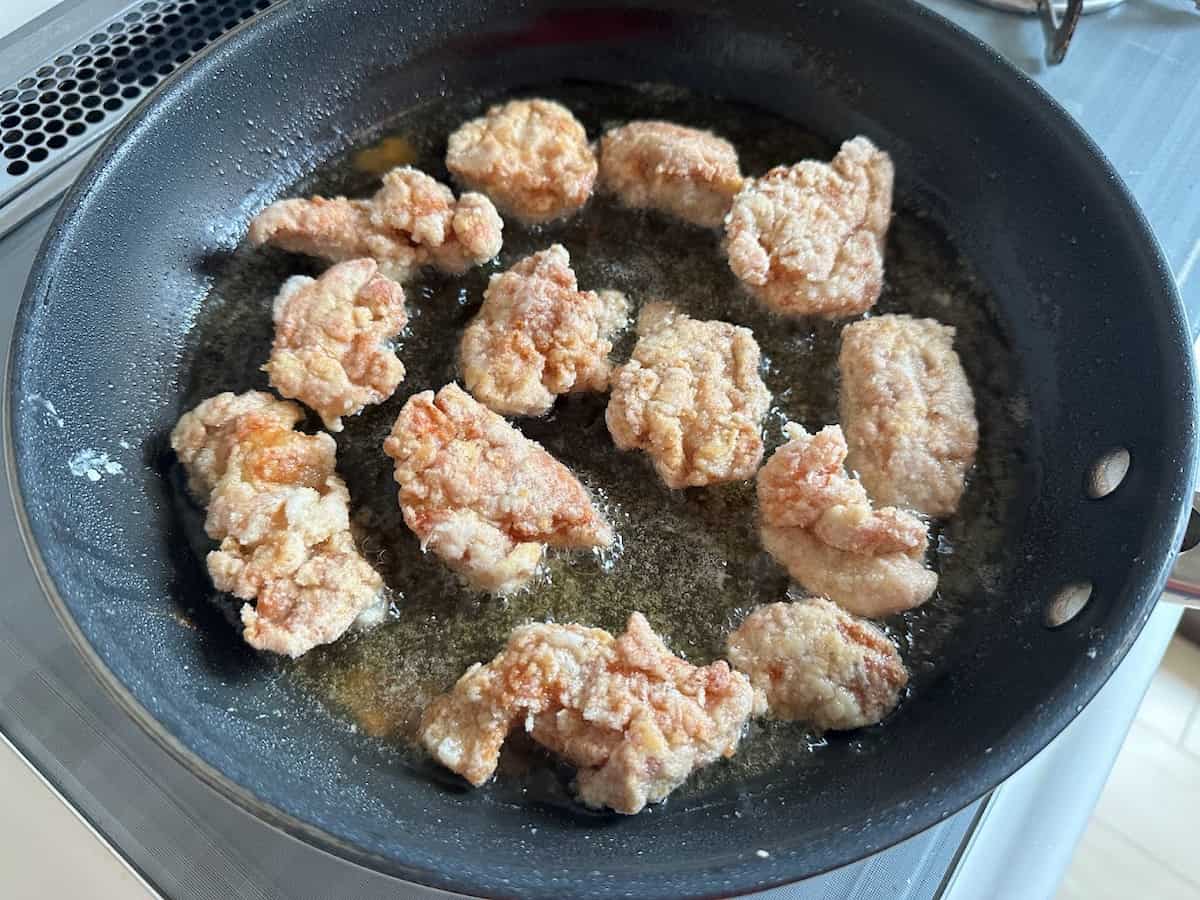 から揚げは薄力粉で作る？それとも片栗粉？3種類の衣づけで違いを徹底比較！