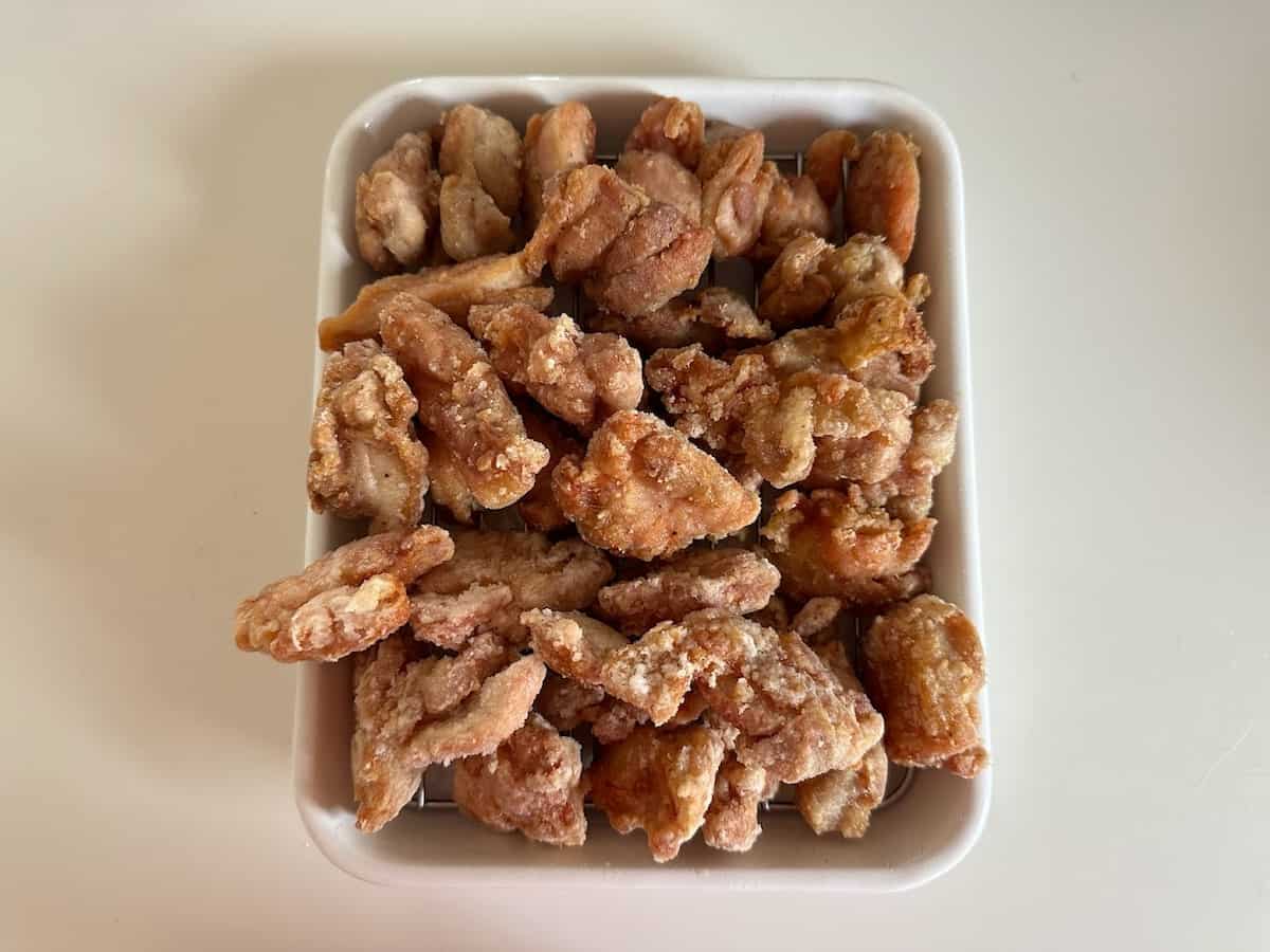 から揚げは薄力粉で作る？それとも片栗粉？3種類の衣づけで違いを徹底比較！