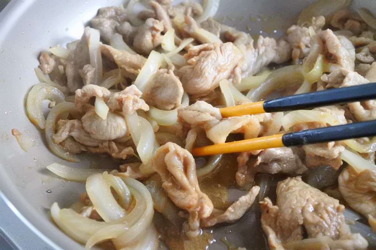 豚肉と玉ねぎのピリ辛炒め