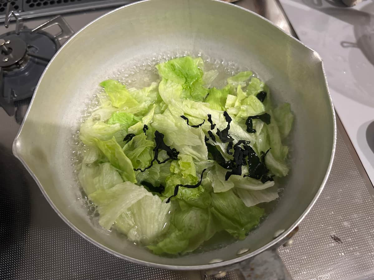 具を入れて煮てるところ