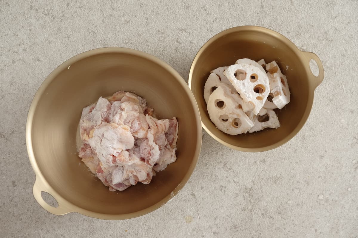 鶏ももとれんこんの黒酢炒め　工程2a