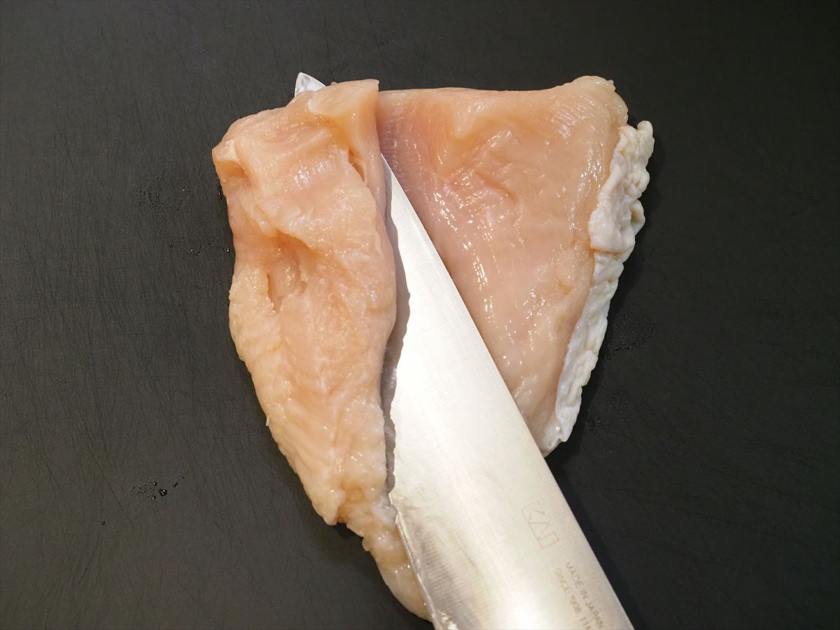 油で揚げずにグルで焼くだけ、鶏むね肉で台湾グルメ、ダージーパイ風