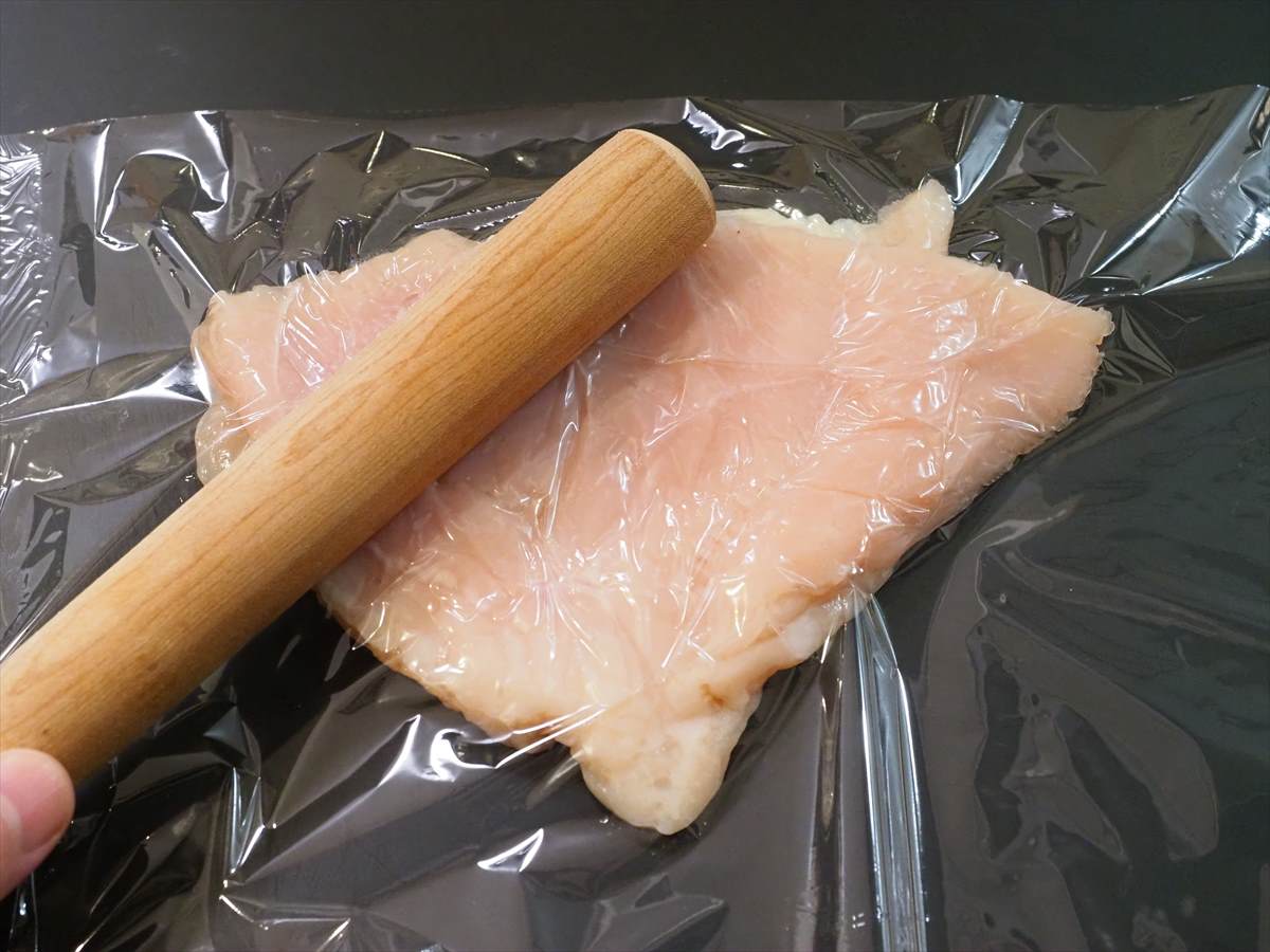 油で揚げずにグルで焼くだけ、鶏むね肉で台湾グルメ、ダージーパイ風