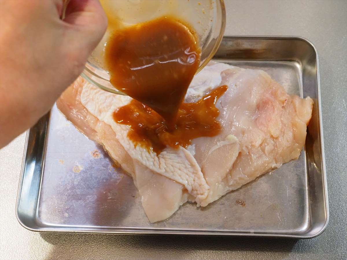 油で揚げずにグルで焼くだけ、鶏むね肉で台湾グルメ、ダージーパイ風