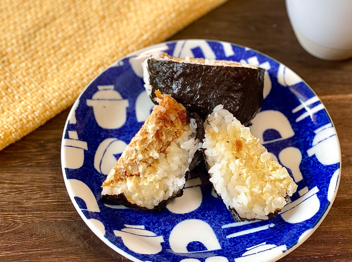 ローソンのタルタル大粒かきフライおにぎりの断面