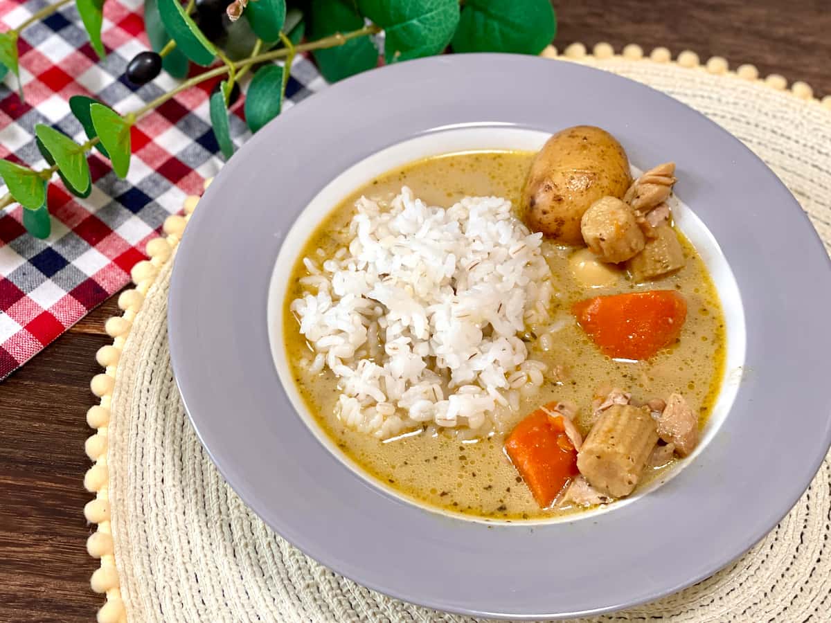 ごはんにかけたスープカレー