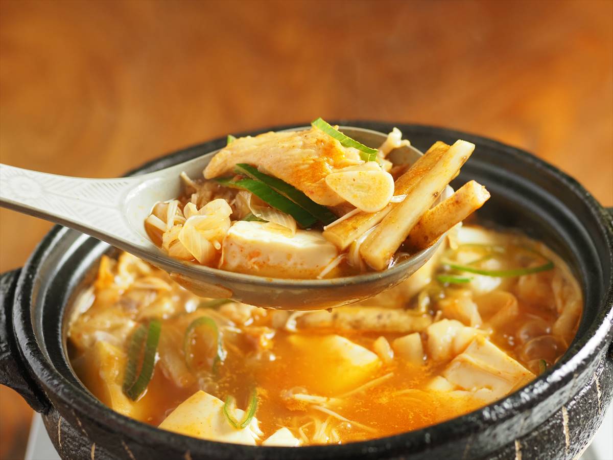 鶏むね肉で鶏ごぼうキムチ鍋