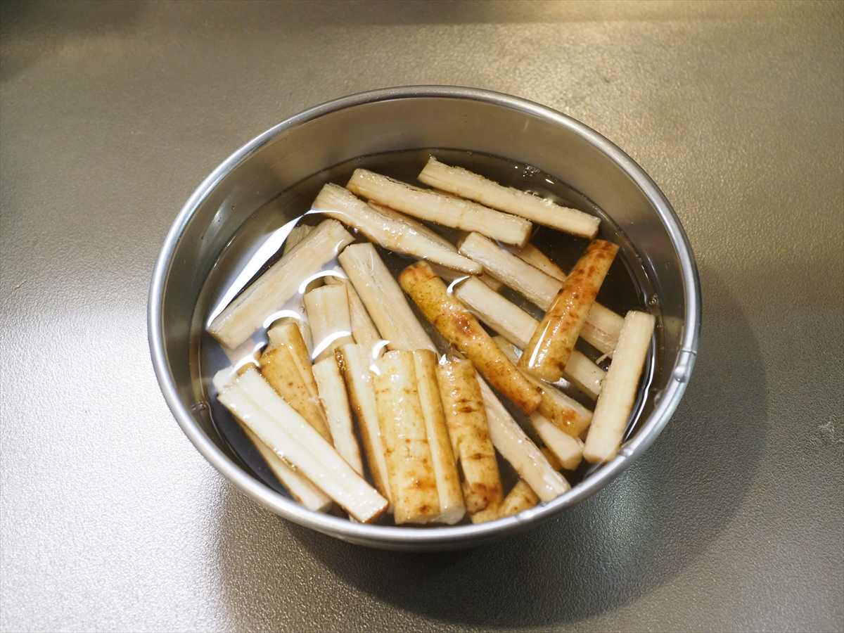 鶏むね肉で鶏ごぼうキムチ鍋