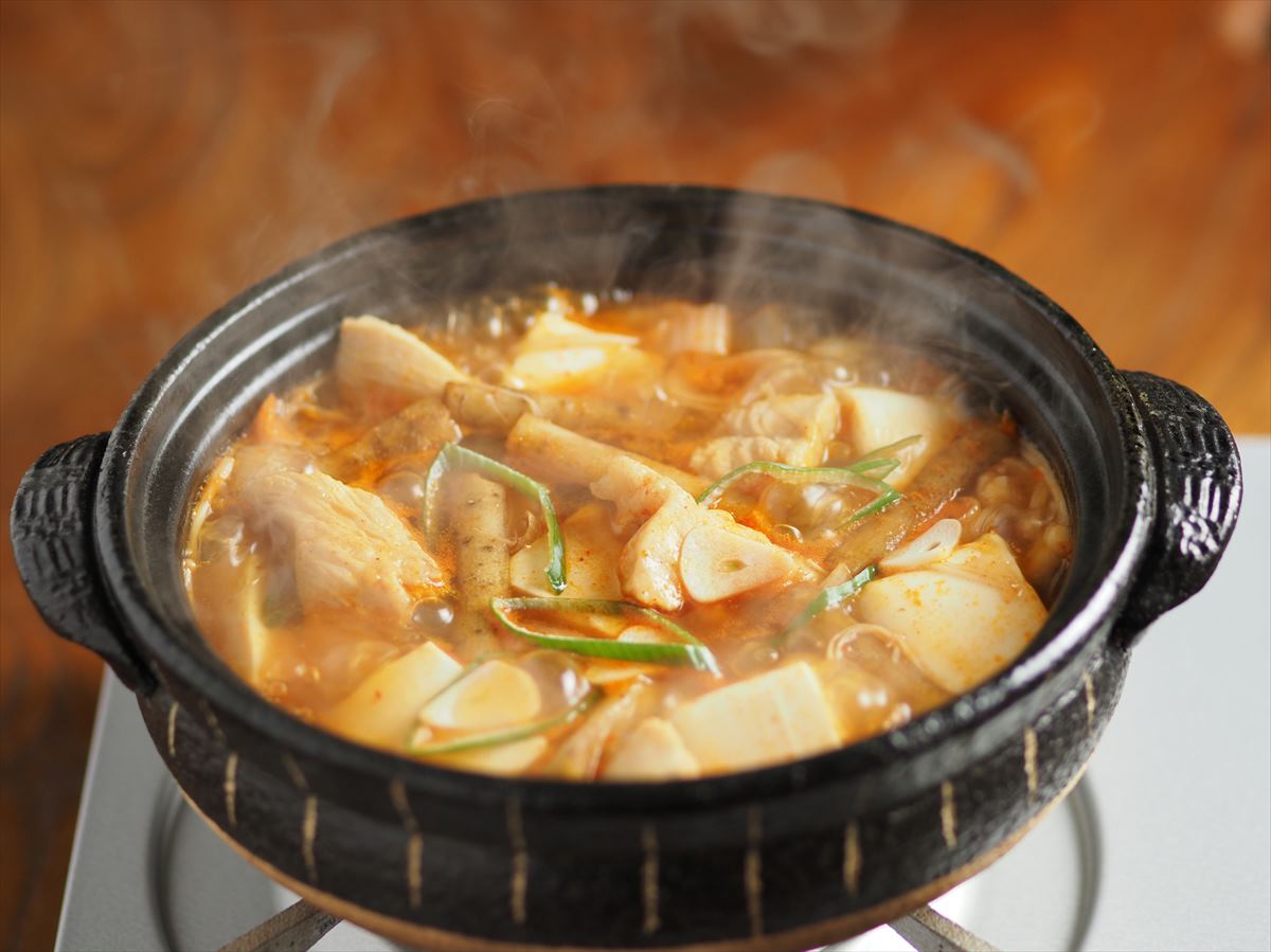 鶏むね肉で鶏ごぼうキムチ鍋