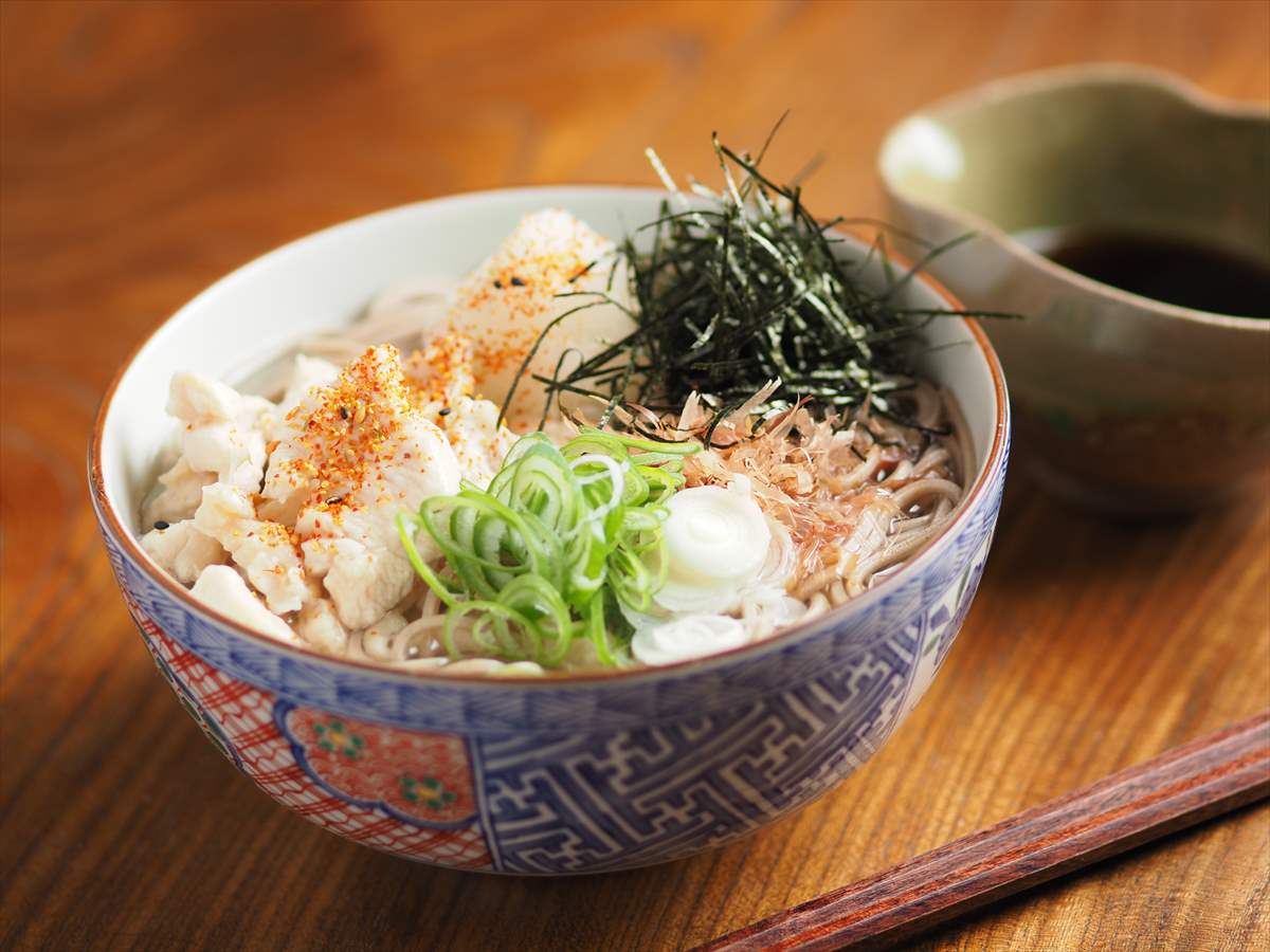 鶏むね肉の水晶鶏入り釜揚げ蕎麦