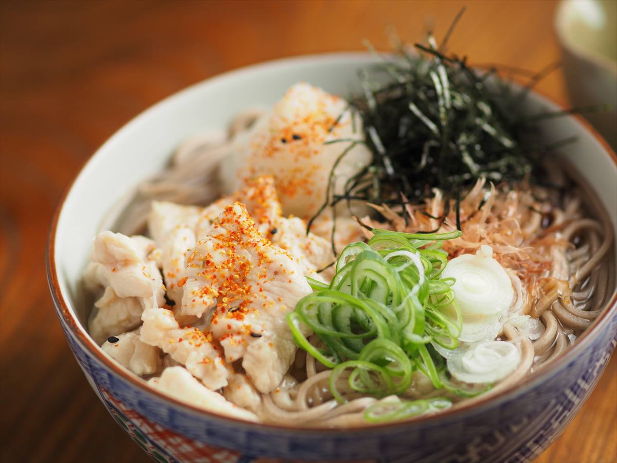 鶏むね肉の水晶鶏入り釜揚げ蕎麦