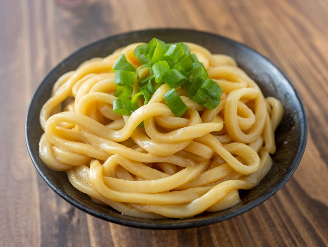 最小限の食材でOK！やる気がなくても作れる「うどん」を使ったレンチンレシピ