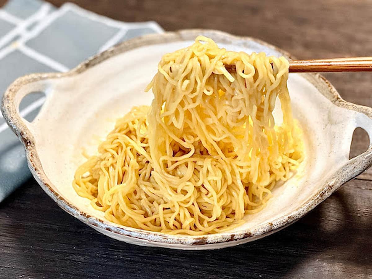 混ぜている途中の麺
