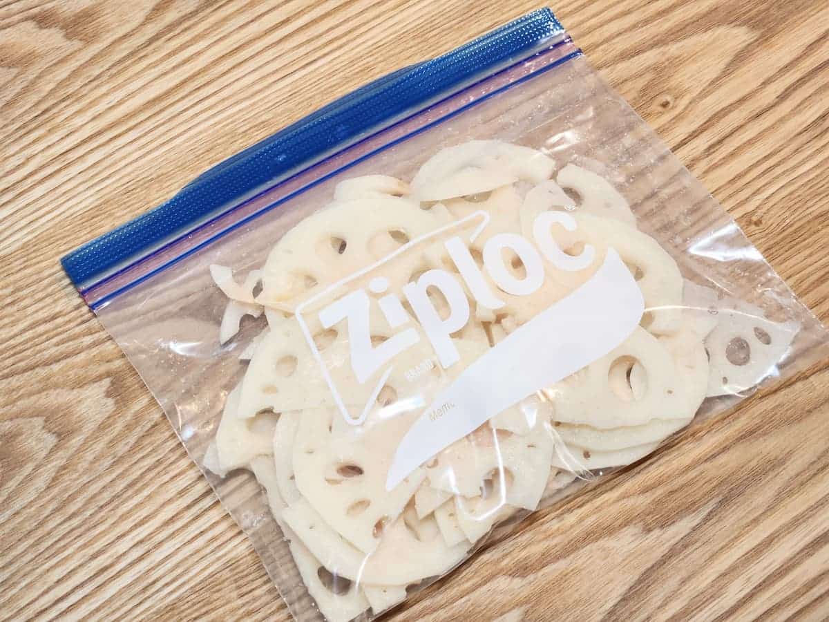れんこんを冷凍保存袋に入れる　　青髪のテツ