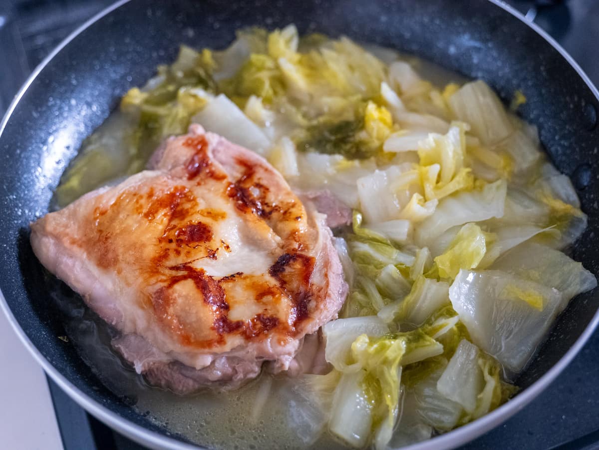 白菜とチキンの旨塩バター酒蒸し作り方