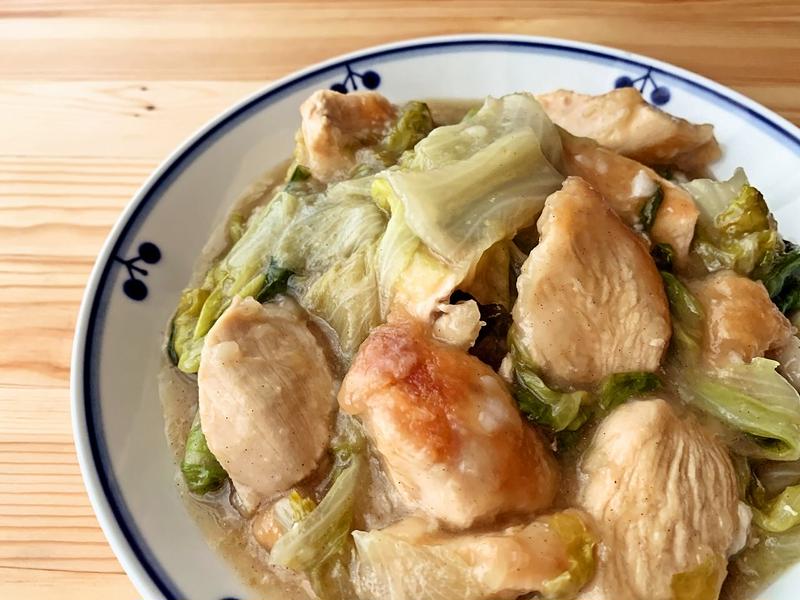 シャキッとおいしい！「鶏むね肉×レタス」簡単炒め物レシピ
