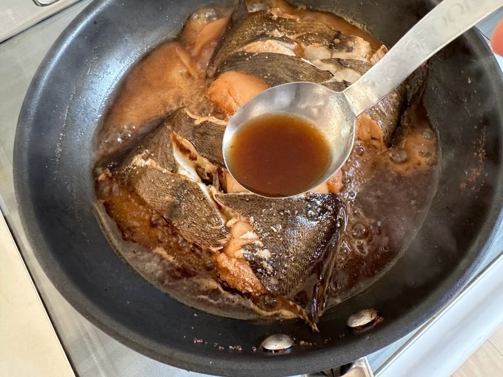 さらに煮汁をかける