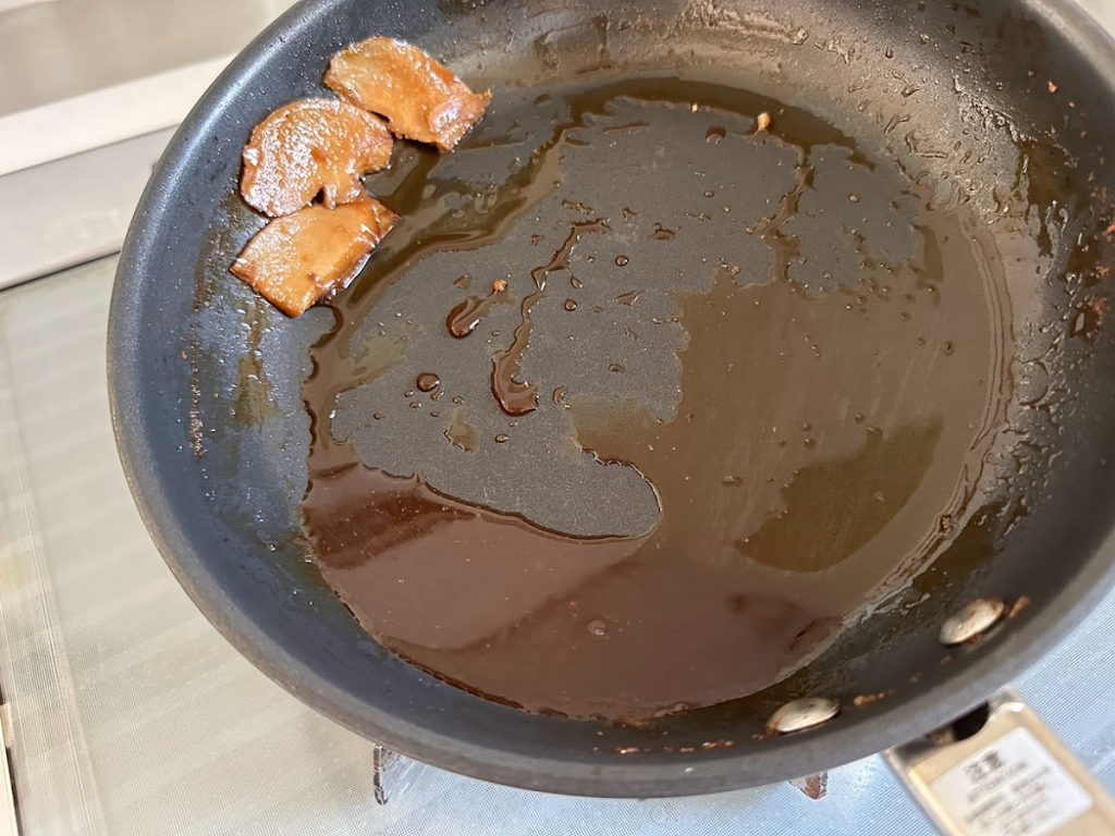 最後に煮汁をかける