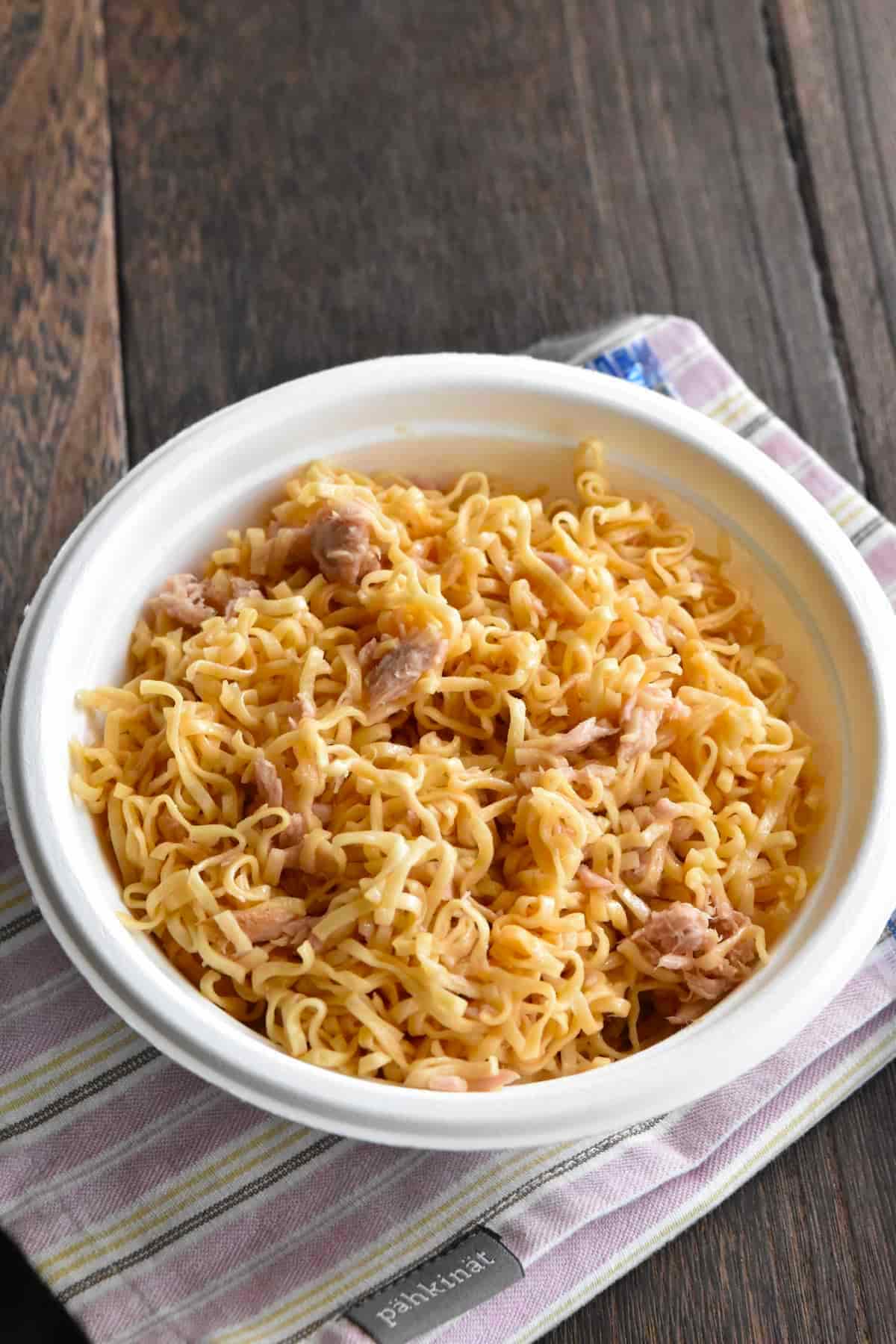 出来上がり(チキンラーメンとツナ缶の焼きそば風)