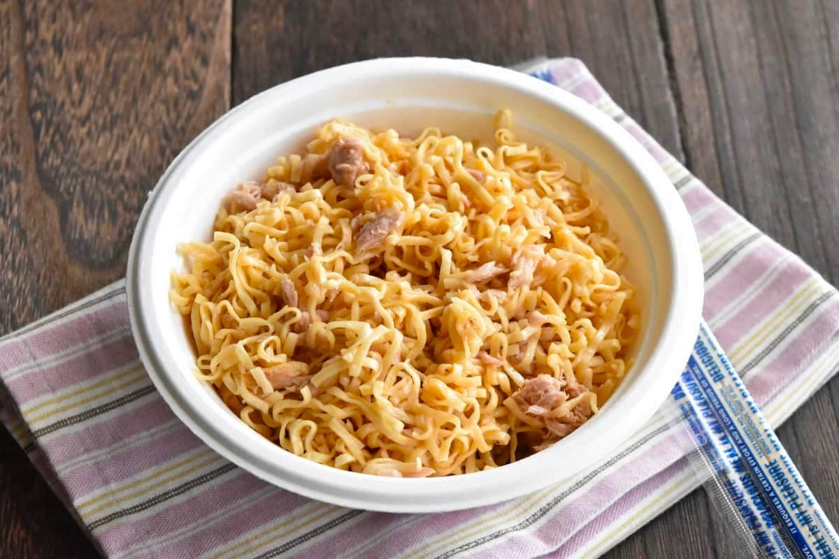 出来上がり(チキンラーメンとツナ缶の焼きそば風)
