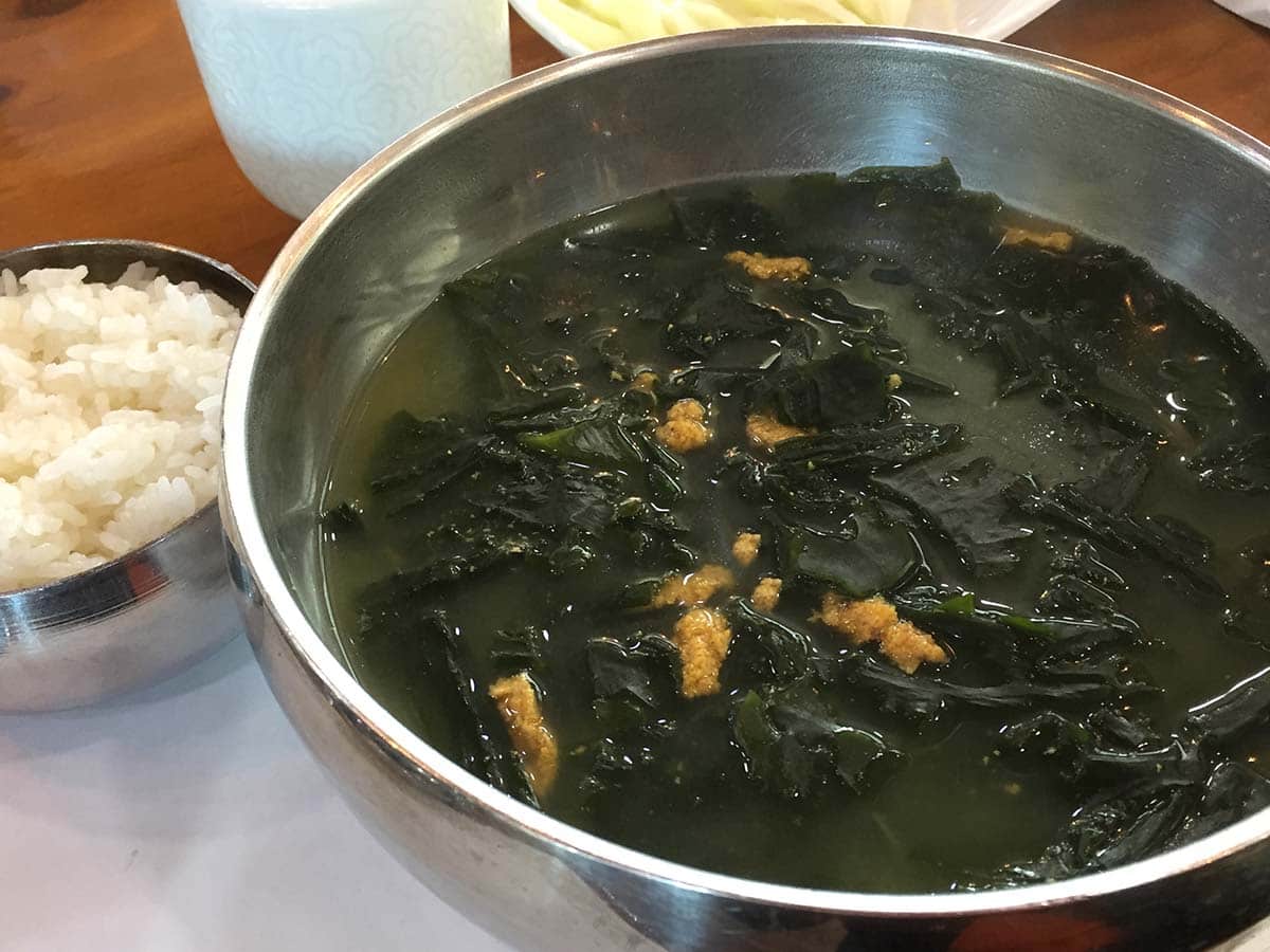ウニ入りワカメスープ