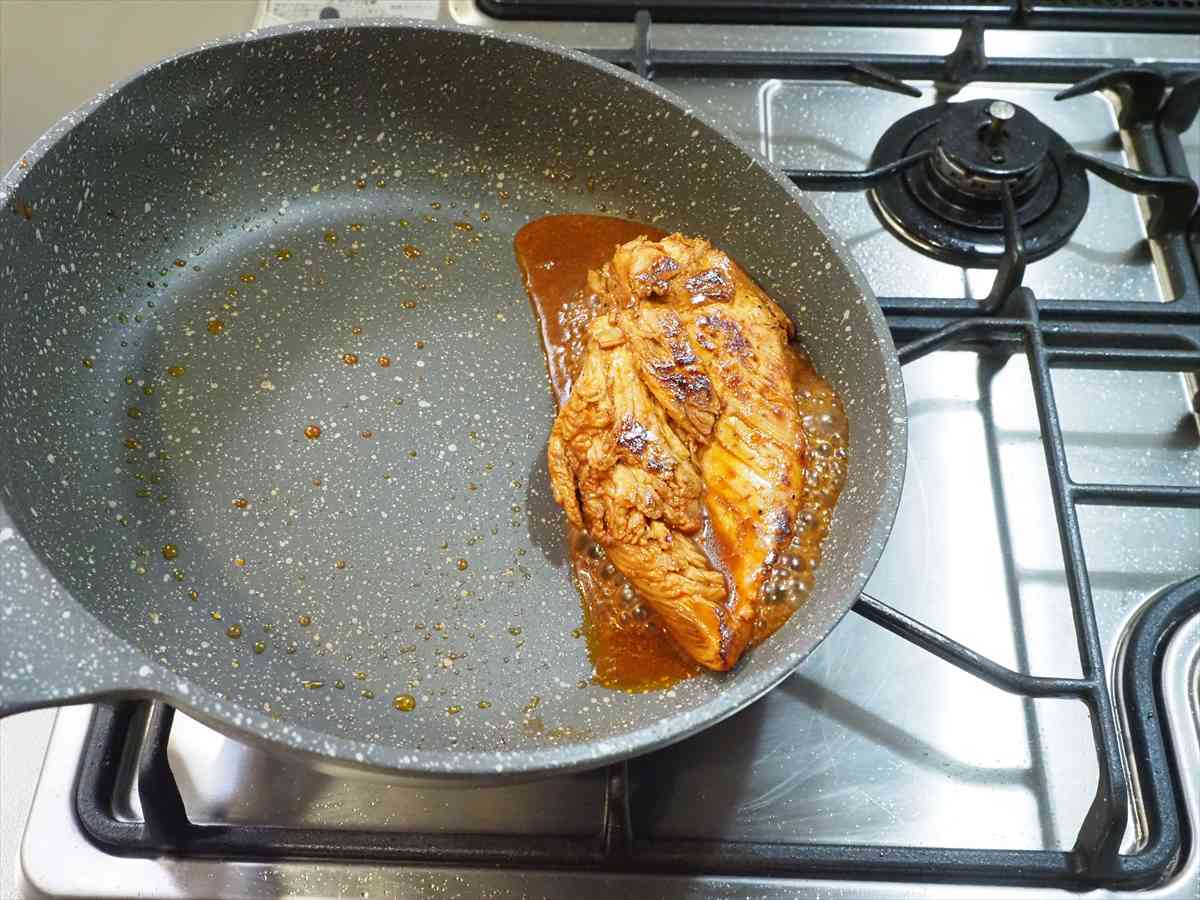 鶏むね肉のウスターソース焼き