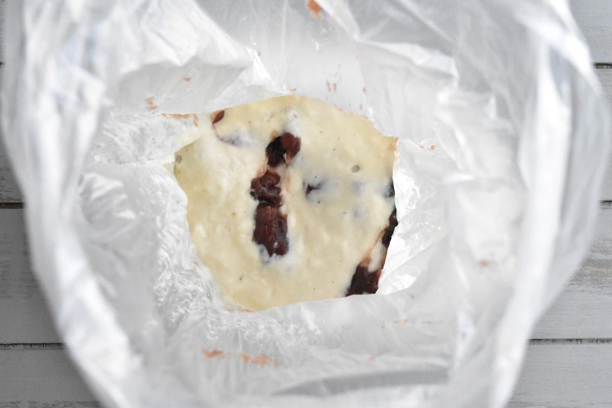 茹で小豆をのせる(茹で小豆であん蒸しパン)