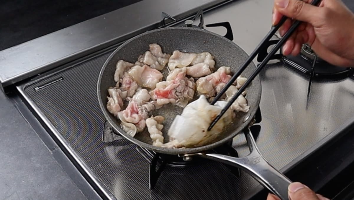 豚肉炒める　だれウマ　超スタミナ丼