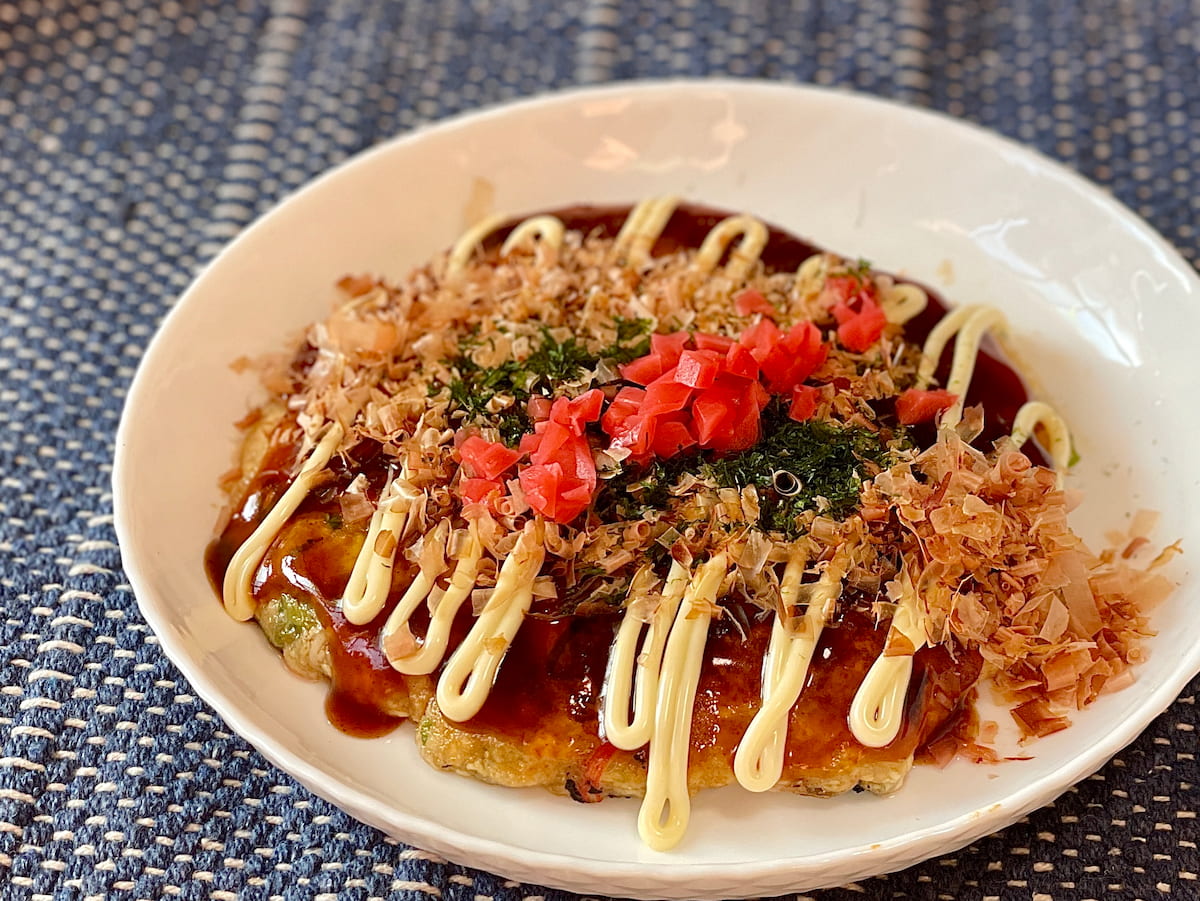 トッピングしたお好み焼き