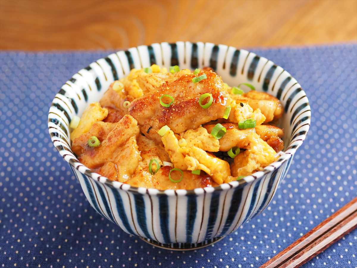 鶏むね肉のてりたま丼