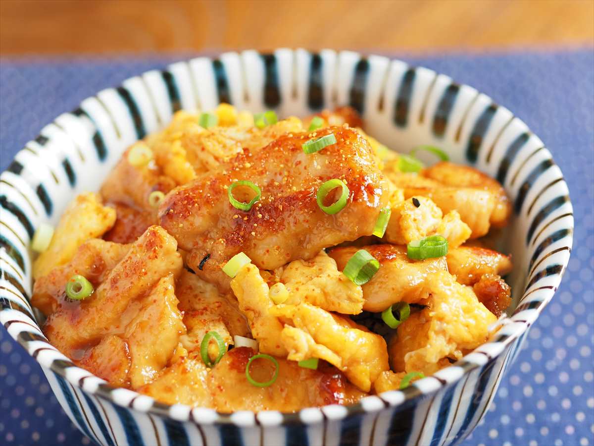鶏むね肉のてりたま丼