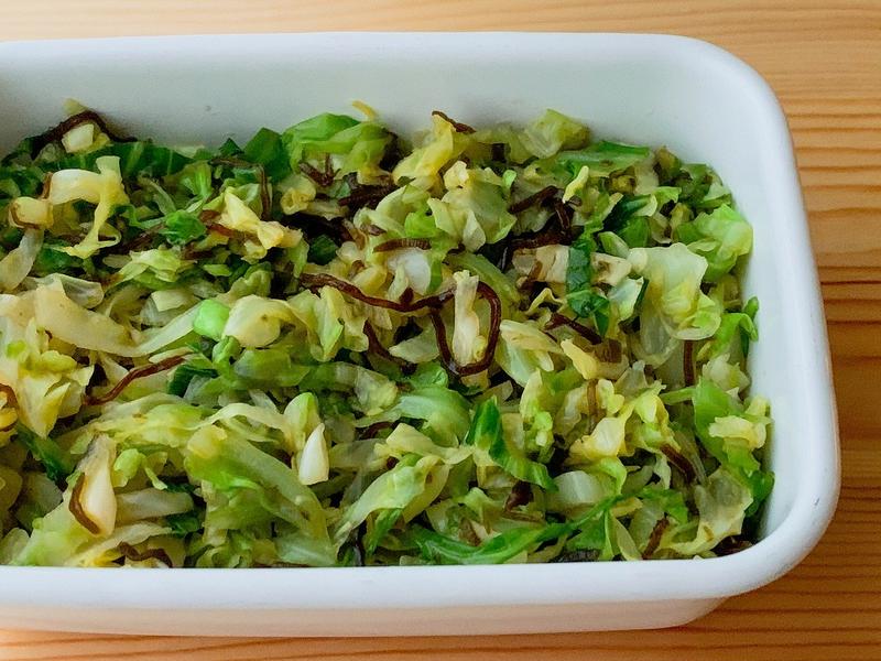 作り置きしておいてよかった！「キャベツ×塩昆布」の簡単副菜