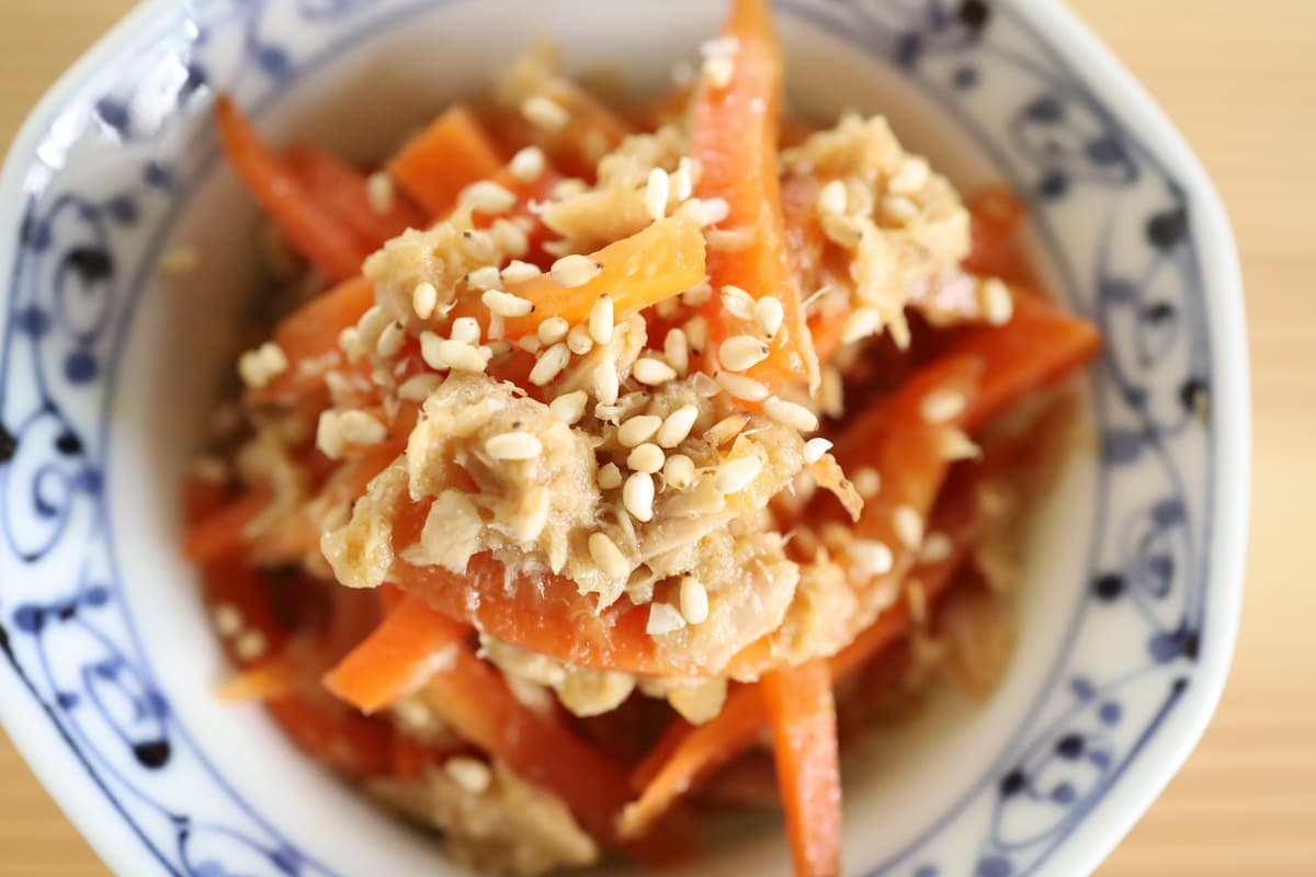 電子レンジでサッと作れて大満足！「にんじんとツナのレンチンおかず」レシピ