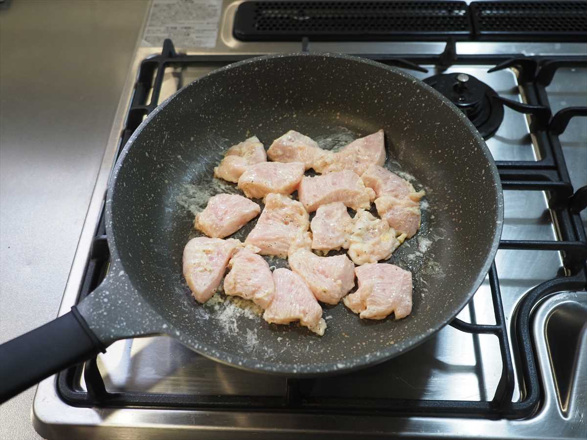 鶏むね肉とブロッコリーのカレーグラタン