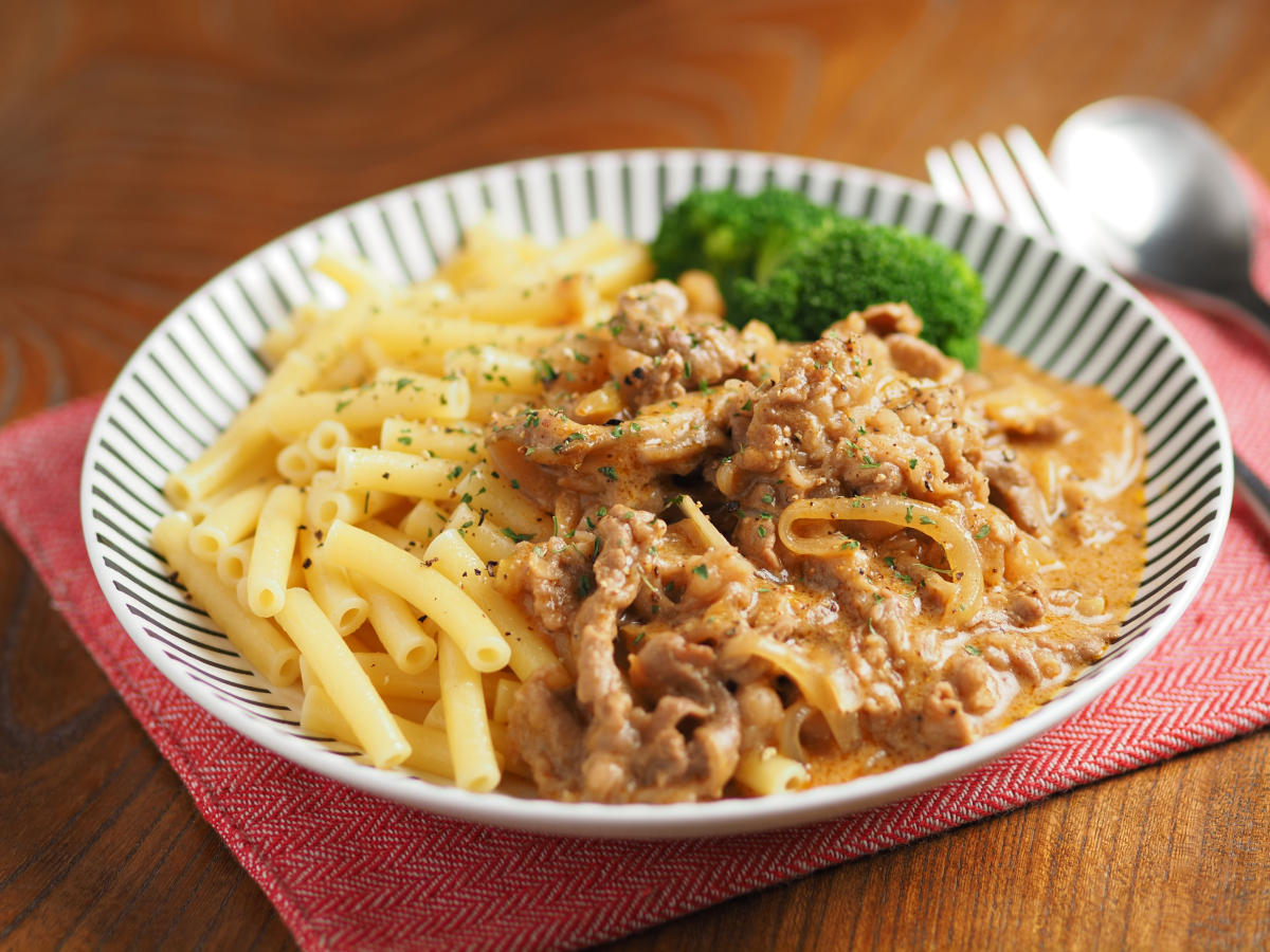 筋肉料理人さんの簡単ビーフストロガノフ風のレシピ
