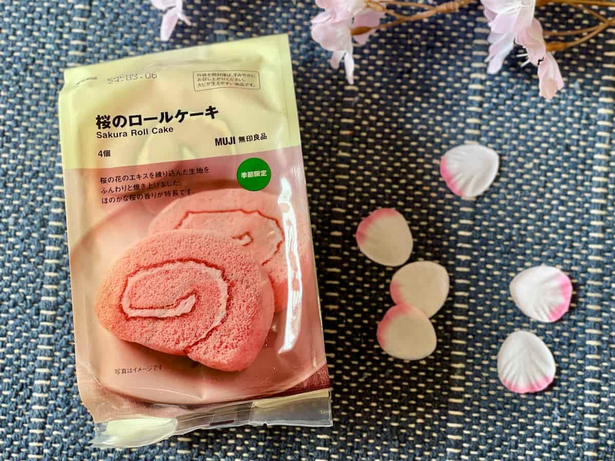 桜のロールケーキ